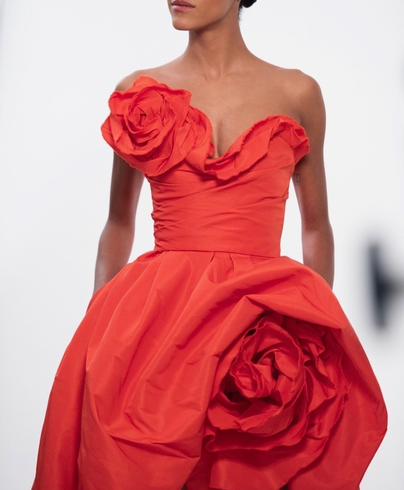 Marchesa Women's Strapless Sculptural Rose Faille Gown Size 6 Retails $4995