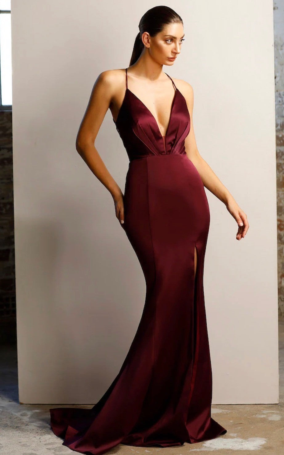 Jadore Burgendy Size 8 Retails $395