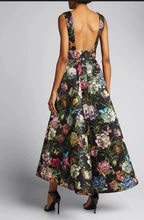 Monique Lhuillier Elegant Floral Jacquard Gown Size 6 – Black Multi