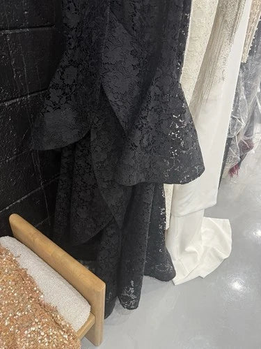 Oscar De La Renta Elegant Black Lace Gown Size 4 – Floor Length