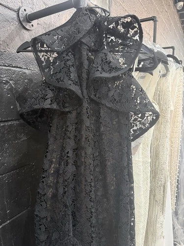 Oscar De La Renta Elegant Black Lace Gown Size 4 – Floor Length