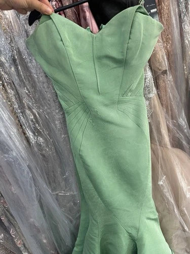 Zac Posen Strapless Mermaid Gown Size 2 – Sculpted Red Carpet Silhouette