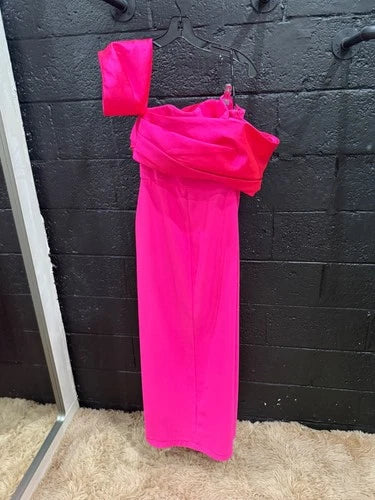 Solace London Alexis Off-the-Shoulder Dress Size 6 – Elegant Statement Silhouette